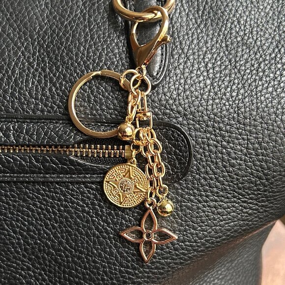 New STAR AND CLOVER Bag Charm Gold Tone⭐ - Picture 5 of 7